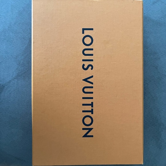 Louis Vuitton TOILETRY POUCH 26 - Picture 4 of 9